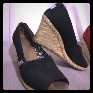Toms wedge shoe, black, size 9, worn lightly